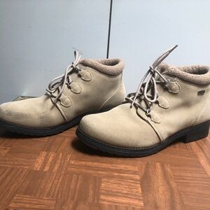 Women's Size 11 Tan Leather Upper Boots Polartec